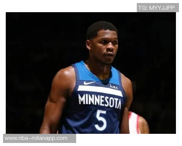 爱德华兹29分钟内高效发挥18投8中贡献26分5篮板3助攻2盖帽表现精彩但犯规频繁影响比赛乐趣