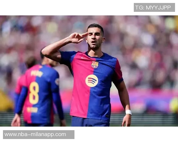 马卡报报道莱万上半场不适巴萨对其坚持比赛表示不满